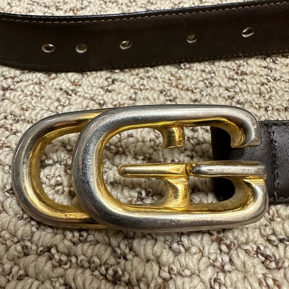 Women’s vintage 1970s Gucci belt. Gold buckle. Brown leather. 39” total length. - Picture 3 of 3